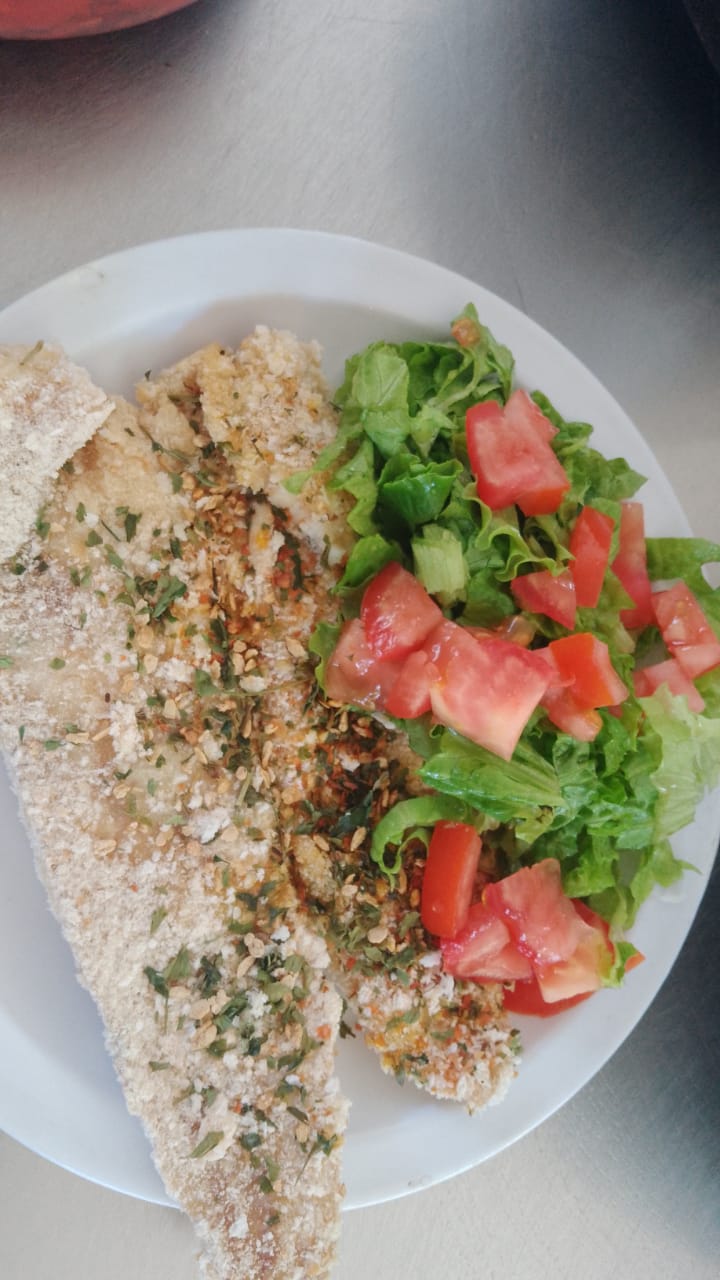 Filete de merluza con ensalada